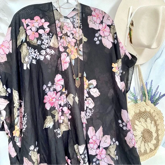 Boho floral Cape/cover up w resort vacay beach shabby chic vibe - Picture 9 of 13